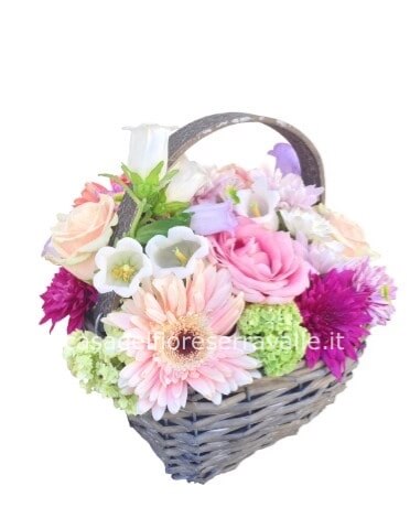 Cestino di fiori freschi assortiti