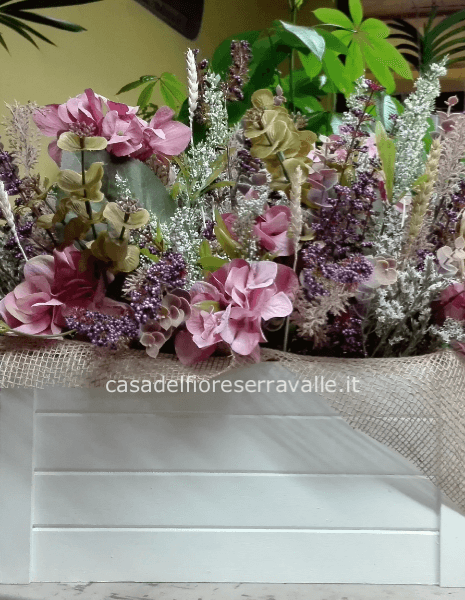 COMPOSIZIONE DI FIORI FINTI » Fiori, fiorista a Serravalle Scrivia. Invio e  consegna a domicilio fiori e piante a Serravalle Scrivia.